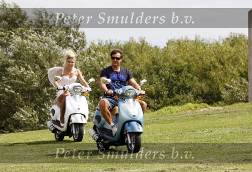 Spaarnwoude 4 augustus 2009
Persconferentie optreden Gerard Joling. Patricia Paay en Antje Monteiro waren ook aanwezig. Gerard kwam met 4 engeltjes op een scooter aanrijden.
Peter Smulders bv