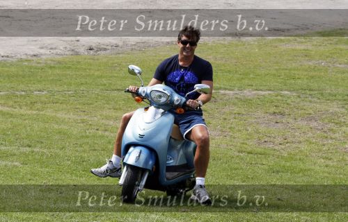 Spaarnwoude 4 augustus 2009
Persconferentie optreden Gerard Joling. Patricia Paay en Antje Monteiro waren ook aanwezig. Gerard kwam met 4 engeltjes op een scooter aanrijden.
Peter Smulders bv