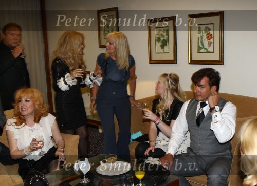 Amsterdam, 30 Augustus 2009
Modeshow Paul Schulten in het Okura Hotel met o.a. Christina Curry
Patricia Paay en Adam Curry

Foto Peter Smulders BV