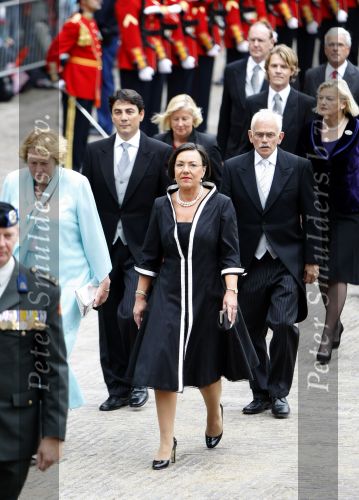 Den Haag 15 september 2009
Prinsjesdag op het binnenhof met alle hoedjes. gerdi verbeet
Peter Smulders bv