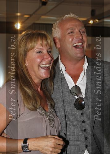 Bussim, 24 Augustus 2009
\'t Spant Perspresentatie RTL Winetrseizoen 2009/2010
Gordon met zijn ontslagen ex-manager Xenia Kasper
Foto Peter Smulders