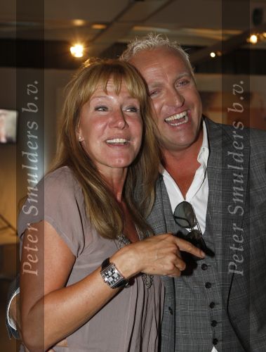 Bussim, 24 Augustus 2009
\'t Spant Perspresentatie RTL Winetrseizoen 2009/2010
Gordon met zijn ontslagen ex-manager Xenia Kasper
Foto Peter Smulders