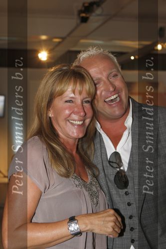 Bussim, 24 Augustus 2009
\'t Spant Perspresentatie RTL Winetrseizoen 2009/2010
Gordon met zijn ontslagen ex-manager Xenia Kasper
Foto Peter Smulders