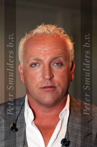 Bussim, 24 Augustus 2009
\'t Spant Perspresentatie RTL Winetrseizoen 2009/2010
Gordon
Foto Peter Smulders