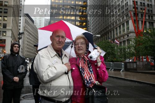 New York 11 september 2009
Herdenkingsdienst 911 naast het worldtradecenter in zucotti park. Nabestaanden van mensen die omgekomen zijn herdenken daar de omgekomen mensen. Peter Smulders bv