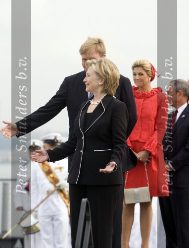 New York 8 september 2009
Prins Willem Alexander Prinses Maxima Michael Bloomberg (Burgemeester NY) en Hillary Clinton op vliegdekschip Intrepid. Welkomst ceremonieel van NYC 400.
Peter Smulders bv