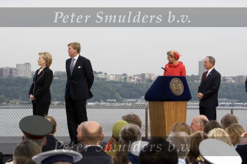 New York 8 september 2009
Prins Willem Alexander Prinses Maxima Michael Bloomberg (Burgemeester NY) en Hillary Clinton op vliegdekschip Intrepid. Welkomst ceremonieel van NYC 400.
Peter Smulders bv