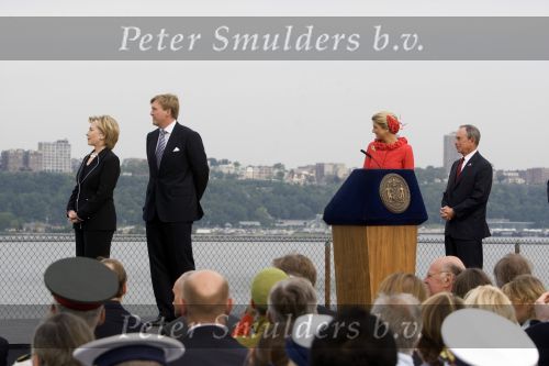 New York 8 september 2009
Prins Willem Alexander Prinses Maxima Michael Bloomberg (Burgemeester NY) en Hillary Clinton op vliegdekschip Intrepid. Welkomst ceremonieel van NYC 400.
Peter Smulders bv
