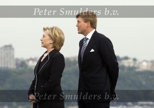 New York 8 september 2009
Prins Willem Alexander Prinses Maxima Michael Bloomberg (Burgemeester NY) en Hillary Clinton op vliegdekschip Intrepid. Welkomst ceremonieel van NYC 400.
Peter Smulders bv