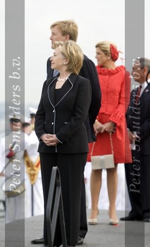New York 8 september 2009
Prins Willem Alexander Prinses Maxima Michael Bloomberg (Burgemeester NY) en Hillary Clinton op vliegdekschip Intrepid. Welkomst ceremonieel van NYC 400.
Peter Smulders bv