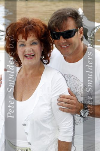 Amsterdam 1 augustus 2009
Gerard Joling heeft tijdens de gay pride in amsterdam een eigen boot met daarop diverse bekende nederlanders. Imca Marina
Peter Smulders bv