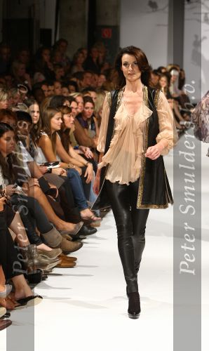 Amsterdam, 7 September 2009
Modeshow van Raak
Irene v d Laar als mannequin
Foto Peter Smulders BV