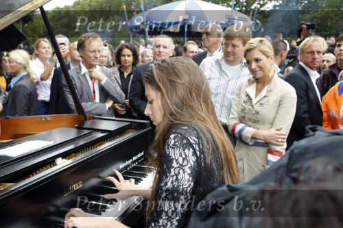 New York 12 september 2009
Prins Willem Alexander en prinses Maxima in New York voor NYC 400.
Vandaag bezochten ze Governors Island en de parade. iris Hond
Peter Smulders bv