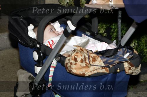 New York 5 september 2009
Trouwen prins Bernardo Guillermo en Eva Prinz in New York. moeder Eva met in de kinderwagen Isabel Guillermo
Peter Smulders bv