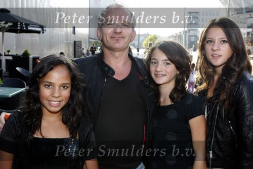 Amsterdam 17 augustus 2009
Premiere Hannah Montana in pathe arena. Jeroen v Inkel met dochters en een vriendinnetje
Peter Smulders bv