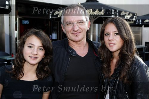 Amsterdam 17 augustus 2009
Premiere Hannah Montana in pathe arena. Jeroen v Inkel met dochters en een vriendinnetje
Peter Smulders bv