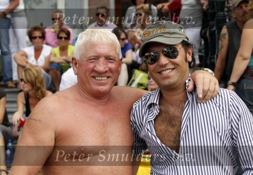Amsterdam 1 augustus 2009
Gay pride op de amsterdamse grachten. rachel hazes met vriend op de boot bij Joop Kruijs en zijn vrouw . Roxeanne met nieuwe vriend Martijn en Andre Jr waren er ook bij.
Peter Smulders bv