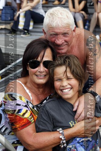 Amsterdam 1 augustus 2009
Gay pride op de amsterdamse grachten. rachel hazes met vriend op de boot bij Joop Kruijs en zijn vrouw . Roxeanne met nieuwe vriend Martijn en Andre Jr waren er ook bij.
Peter Smulders bv