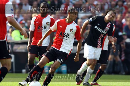Rotterdam, 20 September 2009
Kompetitiewedstrijd Feyenoord-PSV, eindstand 1-3 Seizoen 2009/2010
Karim El Ahmadi in duel met Danny Koevermans