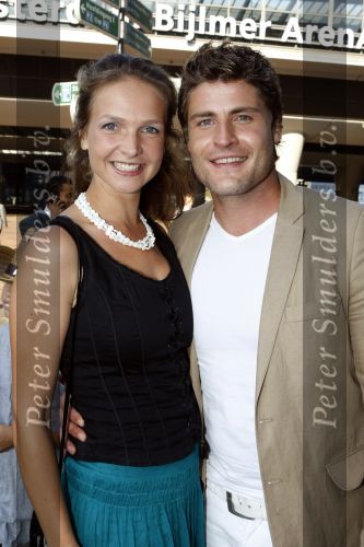 Amsterdam 17 augustus 2009
Premiere Hannah Montana in pathe arena. Koertjan de Bruijn met zijn vriendin Charlotte
Peter Smulders bv