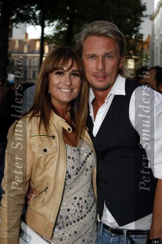Den Haag 31 augustus 2009
Premiere het leven uit een dag in Pathe den haag. Laura vlasblom met man
Peter Smulders bv