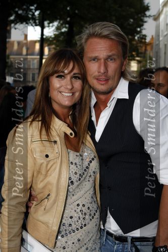 Den Haag 31 augustus 2009
Premiere het leven uit een dag in Pathe den haag. Laura vlasblom met man
Peter Smulders bv