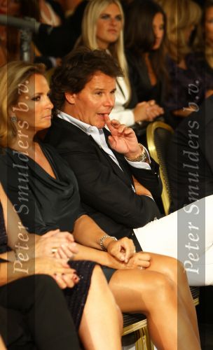 Amsterdam, 12 September 2009
Winter modeshow Mart Visser in het Apollo hotel
Leoco v Zadelhoff met een vriendin
Foto Peter Smulders BV