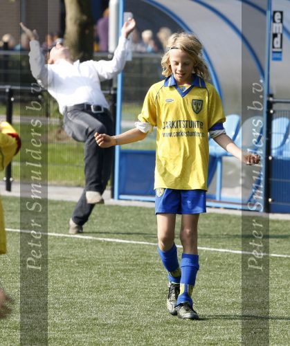 Blaricum 19 september 2009
Marco gaat samen met zijn zoon Luca naar het voetballen en leeft ontzettend mee met hem tijdens de wedstrijd. Luca scoort 3 doelpunten.
Peter Smulders bv