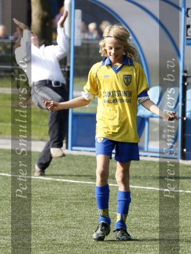 Blaricum 19 september 2009
Marco gaat samen met zijn zoon Luca naar het voetballen en leeft ontzettend mee met hem tijdens de wedstrijd. Luca scoort 3 doelpunten.
Peter Smulders bv