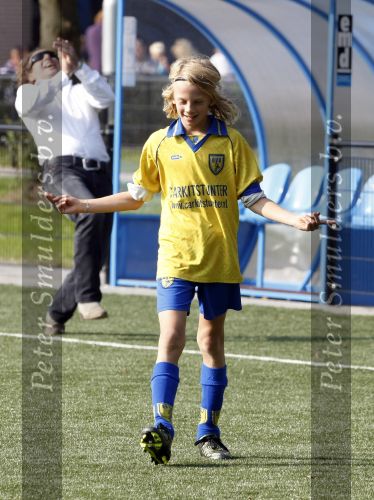Blaricum 19 september 2009
Marco gaat samen met zijn zoon Luca naar het voetballen en leeft ontzettend mee met hem tijdens de wedstrijd. Luca scoort 3 doelpunten.
Peter Smulders bv