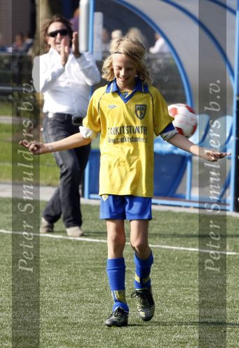 Blaricum 19 september 2009
Marco gaat samen met zijn zoon Luca naar het voetballen en leeft ontzettend mee met hem tijdens de wedstrijd. Luca scoort 3 doelpunten.
Peter Smulders bv
