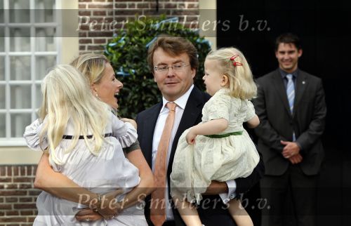 Apeldoorn 20 september 2009
Doop Pieter v Vollenhoven, zoon van Prins Pieter Christiaan en prinses Anita op paleis het Loo. Ook zijn zus Emma is aanwezig. Prinses Mabel Wisse Smit met Prins Friso en hun kinderen Luana en Zaria
Peter Smulders bv