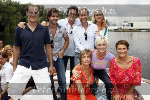 Amsterdam 11 augustus 2009
Presentatie cast mama Mia bij strand zuid met oa Lone v Roosendaal Bas Westerweel John Vooijgd en Anouk v Nes.
Peter Smulders bv