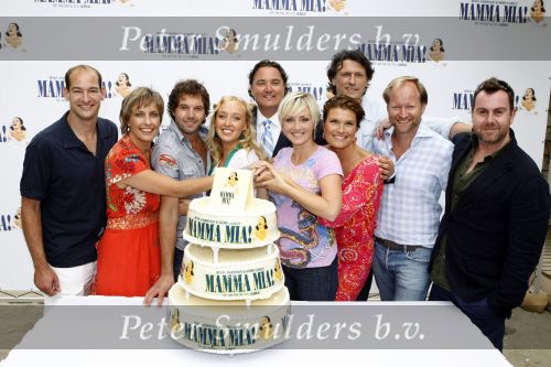 Amsterdam 11 augustus 2009
Presentatie cast mama Mia bij strand zuid met oa Lone v Roosendaal Bas Westerweel John Vooijs en Anouk v Nes.
Peter Smulders bv