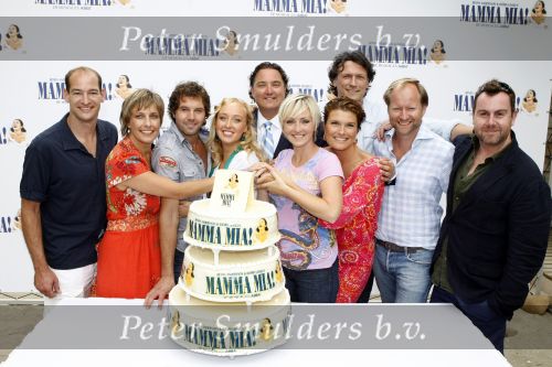 Amsterdam 11 augustus 2009
Presentatie cast mama Mia bij strand zuid met oa Lone v Roosendaal Bas Westerweel John Vooijs en Anouk v Nes.
Peter Smulders bv