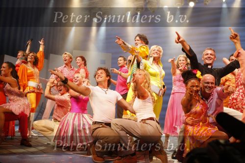 Amsterdam 14 september 2009
Premiere Mamma Mia in Carre. cast
Peter Smulders bv