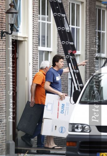 Monnickendam 21 augustus 2009
Marc Klein Essink  bij zijn nieuwe huis. De verhuiswagen staat voor de deur.
Peter Smulders bv
