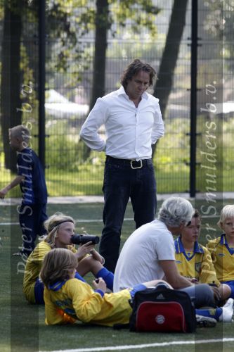 Blaricum 19 september 2009
Marco gaat samen met zijn zoon Luca naar het voetballen en leeft ontzettend mee met hem tijdens de wedstrijd. Luca scoort 3 doelpunten.
Peter Smulders bv