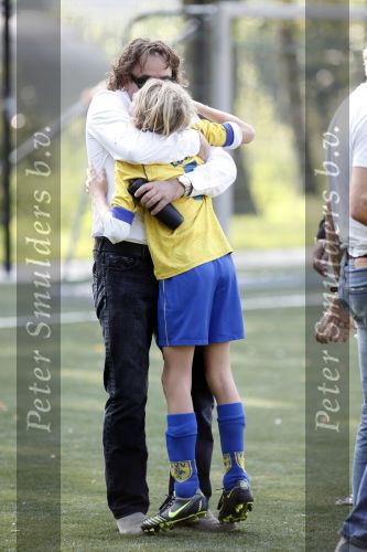 Blaricum 19 september 2009
Marco gaat samen met zijn zoon Luca naar het voetballen en leeft ontzettend mee met hem tijdens de wedstrijd. Luca scoort 3 doelpunten.
Peter Smulders bv