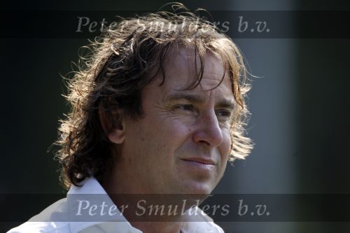 Blaricum 19 september 2009
Marco gaat samen met zijn zoon Luca naar het voetballen en leeft ontzettend mee met hem tijdens de wedstrijd. Luca scoort 3 doelpunten.
Peter Smulders bv