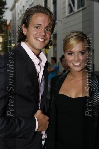 Den Haag 31 augustus 2009
Premiere het leven uit een dag in Pathe den haag. Marieke Westenenk met een vriend
Peter Smulders bv