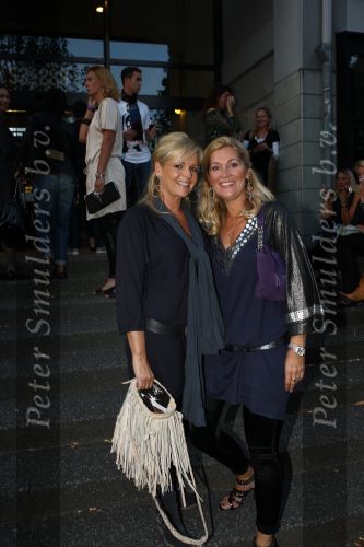 Amsterdam, 7 September 2009
Modeshow van Raak
Marieke de Zwart, echtgenote van Erik de Zwart en de vrouw van Ferdi Bolland
Foto Peter Smulders BV