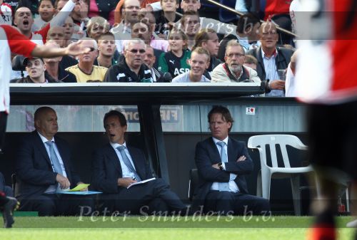 Rotterdam, 20 September 2009
Kompetitiewedstrijd Feyenoord-PSV, eindstand 1-3 Seizoen 2009/2010
Marion Been en zijn tecnische staf Leon Vlemmings en Bas v Noordwijk