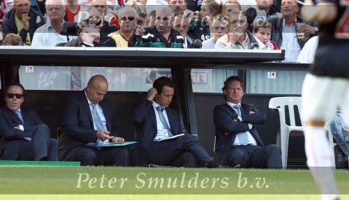 Rotterdam, 20 September 2009
Kompetitiewedstrijd Feyenoord-PSV, eindstand 1-3 Seizoen 2009/2010
Marion Been en zijn tecnische staf Leon Vlemmings en Bas v Noordwijk