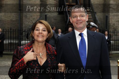 Den Haag 15 september 2009
Prinsjesdag op het binnenhof met alle hoedjes. Marja v Bijsterveldt met man
Peter Smulders bv