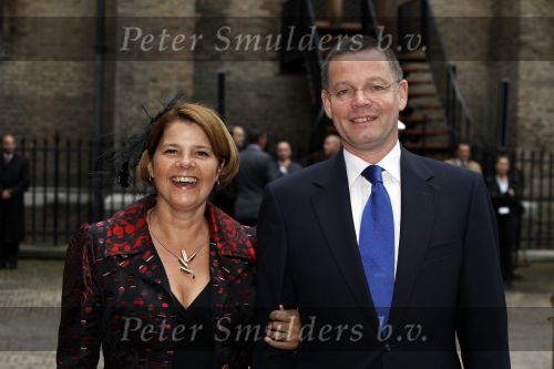 Den Haag 15 september 2009
Prinsjesdag op het binnenhof met alle hoedjes. Marja v Bijsterveldt met man
Peter Smulders bv