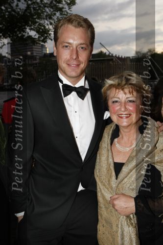 Amsterdam 13 september 2009
Premiere mamma mia in carre. Mark v Eeuwen met zijn moeder
Peter Smulders bv