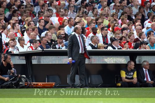 Rotterdam, 20 September 2009
Kompetitiewedstrijd Feyenoord-PSV, eindstand 1-3 Seizoen 2009/2010
Elftalbegeleider Mart v d Heuvel