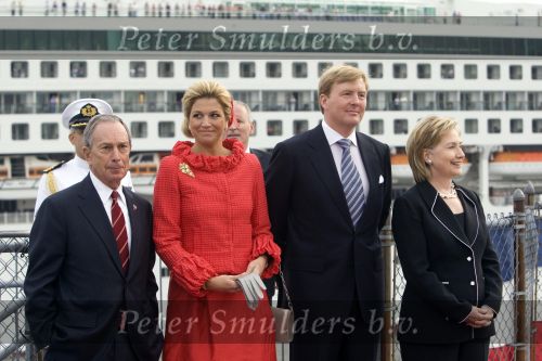 New York 8 september 2009
Prins Willem Alexander Prinses Maxima Michael Bloomberg (Burgemeester NY) en Hillary Clinton op vliegdekschip Intrepid. Welkomst ceremonieel van NYC 400.
Peter Smulders bv