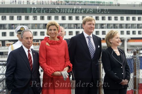 New York 8 september 2009
Prins Willem Alexander Prinses Maxima Michael Bloomberg (Burgemeester NY) en Hillary Clinton op vliegdekschip Intrepid. Welkomst ceremonieel van NYC 400.
Peter Smulders bv
